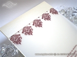 detalj zahvalnice za vjenčanje s paus papirom i damask uzorkom