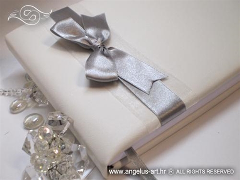 knjiga dojmova za vjenčanje sa srebrnom mašnom
