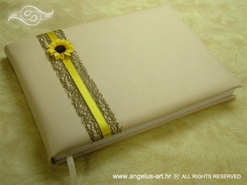 krem knjiga za vjenčanje sa žutim suncokretom i smeđom mrežom
