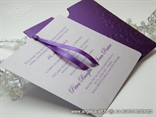 lila pozivnica za vjenčanje s ljubičastim tiskom i 3D uzorkom