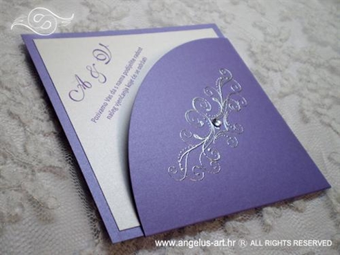 ljubičasta pozivnica za vjenčanje u obliku dijamanta