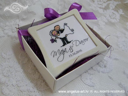 magnet za vjenčanje s karikaturom u kutijici s mašnicom