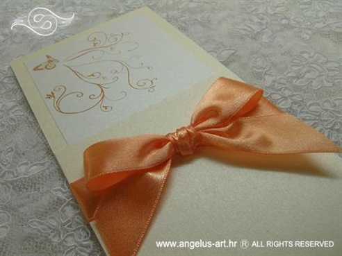 narančasta pozivnica za vjenčanje s leptirom i mašnom
