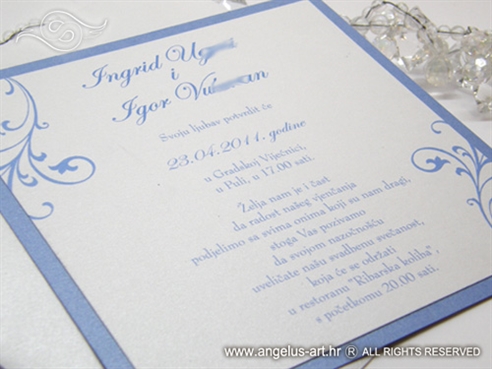 plava pozivnica za vjenčanje s grafičkom dekoracijom