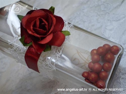 pozivnica u boci s crvenom ružom