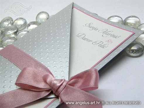 pozivnica za vjenčanje srebrna s rozom mašnom i točkama