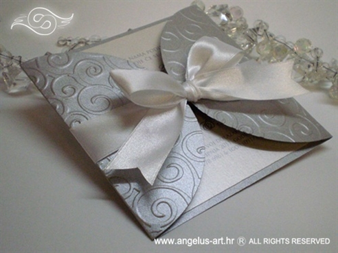 pozivnica za vjenčanje srebrno bijela s bijelom satenskom mašnom