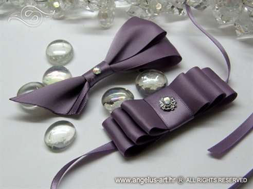 purple boutonniere or bracelet for wedding guests