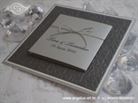 srebrna pozivnica za vjenčanje s 3D reljefnim tiskom