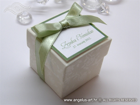 zeleni konfet za vjenčanje u kutijici