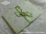 zeleno bijela pozivnica za vjenčanje s perlicama
